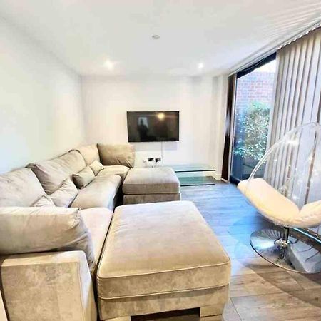 D & D Luxury Apartments Станмор Екстериор снимка