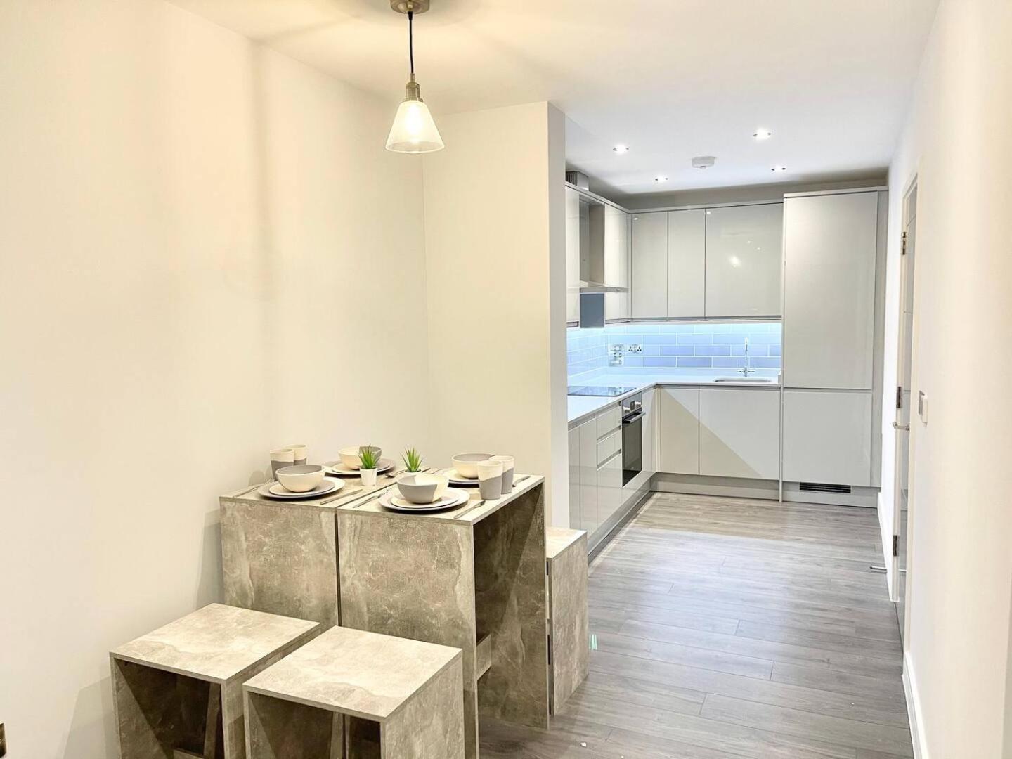 D & D Luxury Apartments Станмор Екстериор снимка