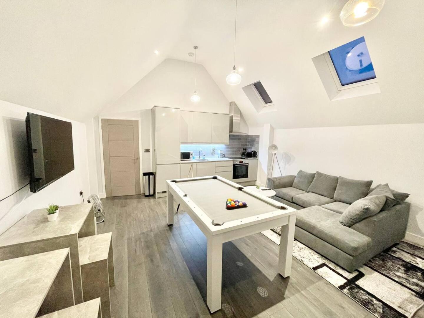 D & D Luxury Apartments Станмор Екстериор снимка