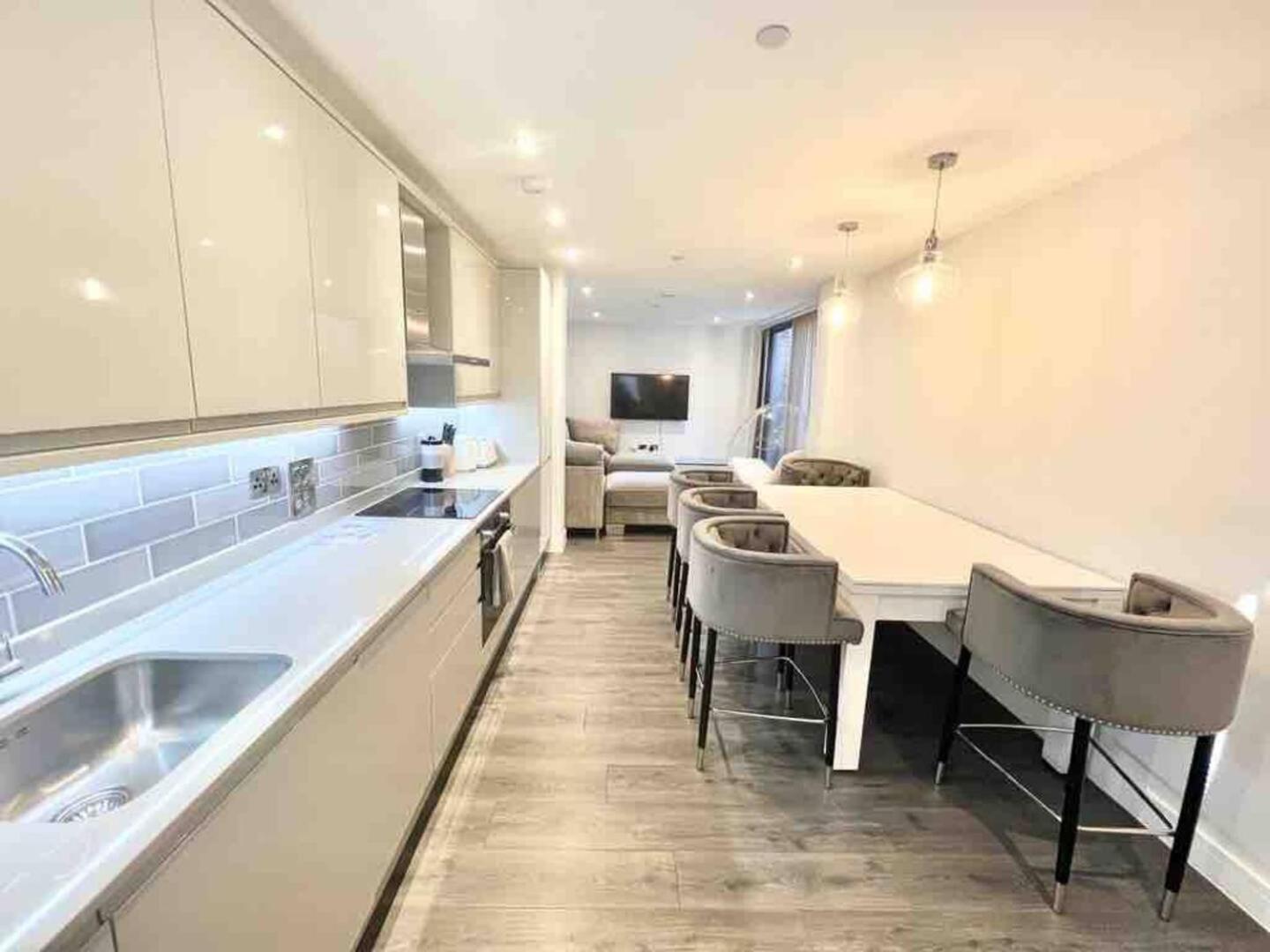 D & D Luxury Apartments Станмор Екстериор снимка