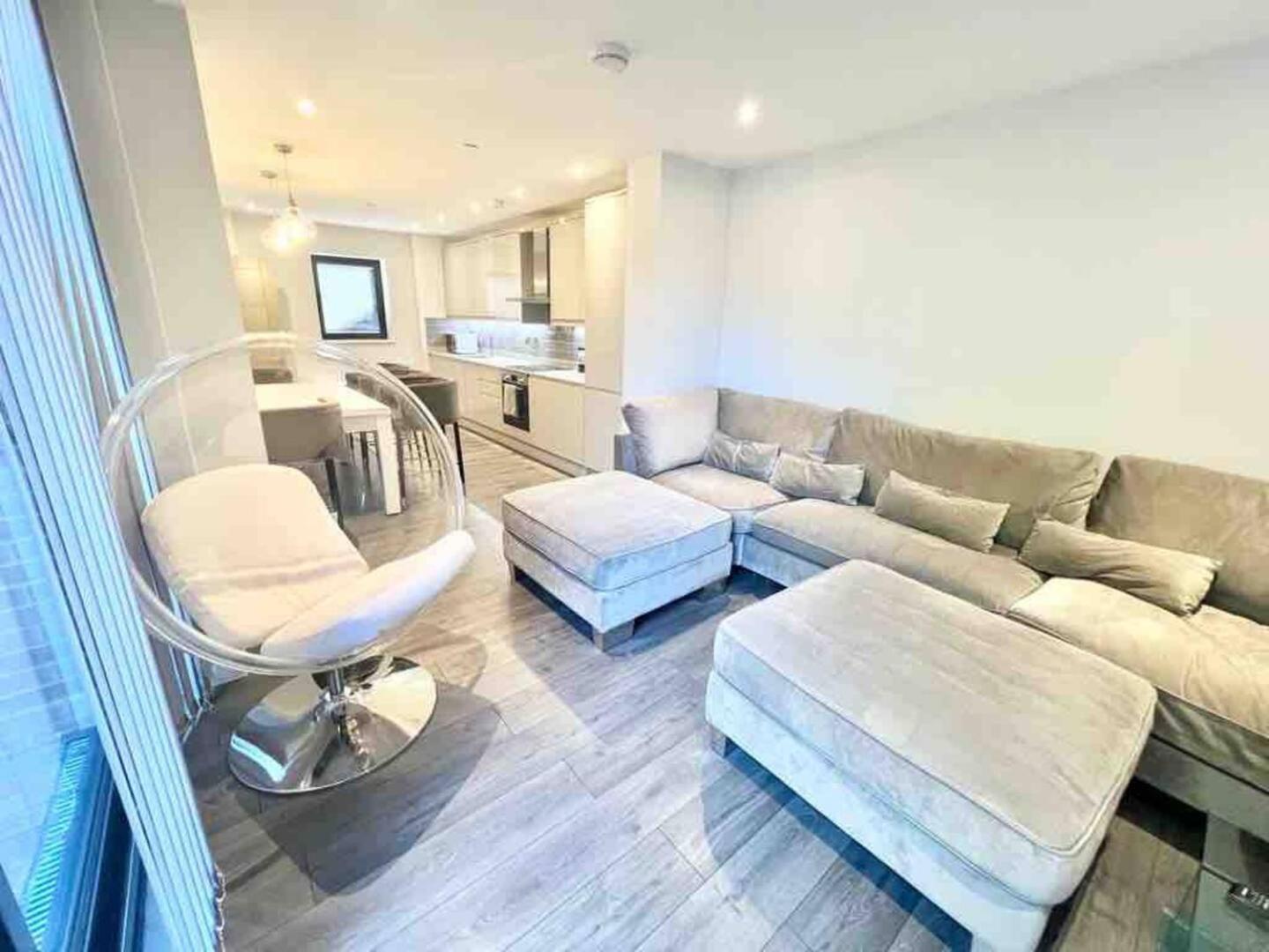 D & D Luxury Apartments Станмор Екстериор снимка