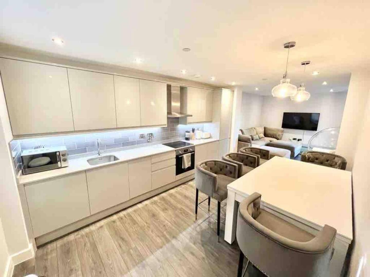 D & D Luxury Apartments Станмор Екстериор снимка