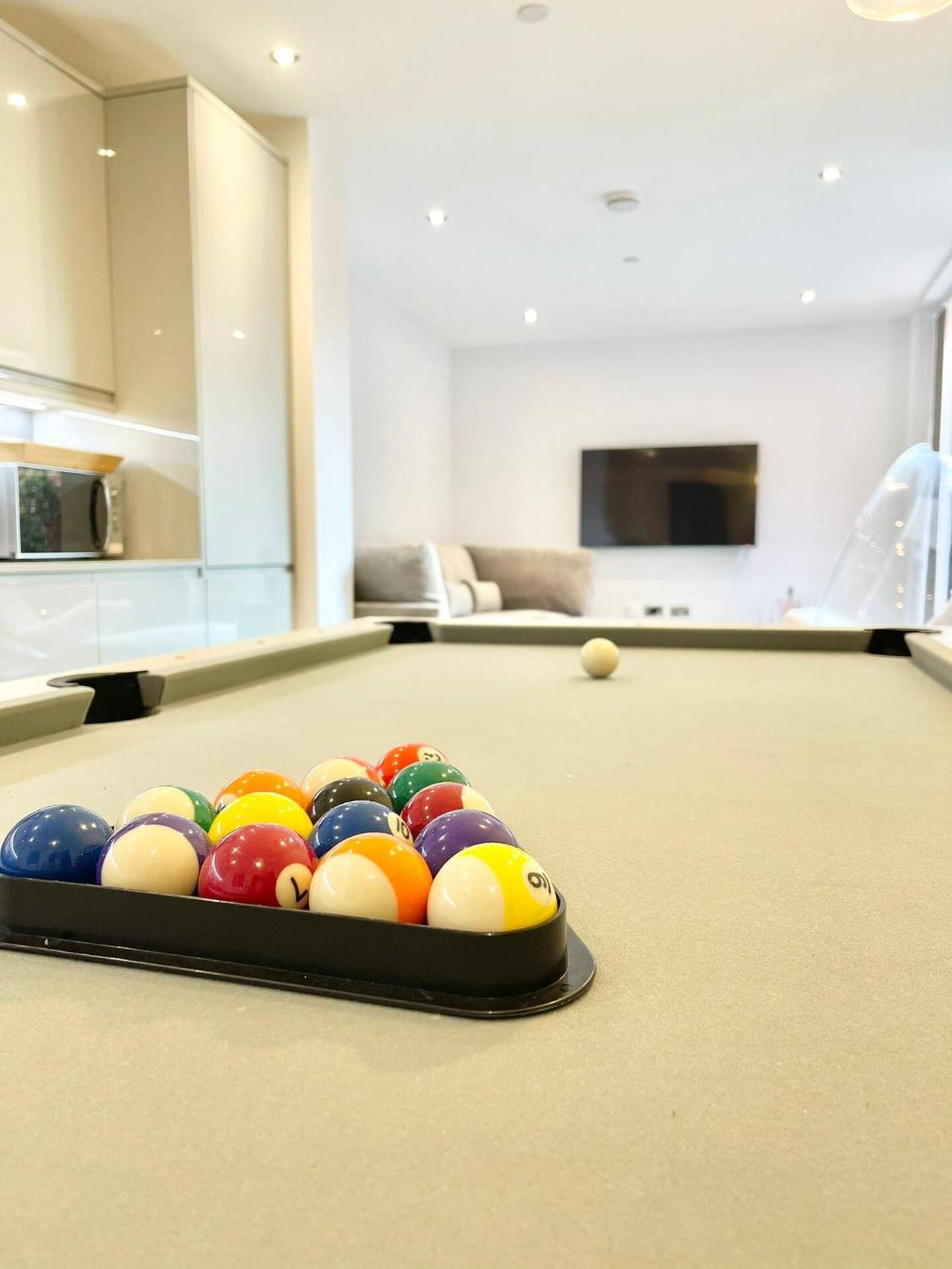 D & D Luxury Apartments Станмор Екстериор снимка