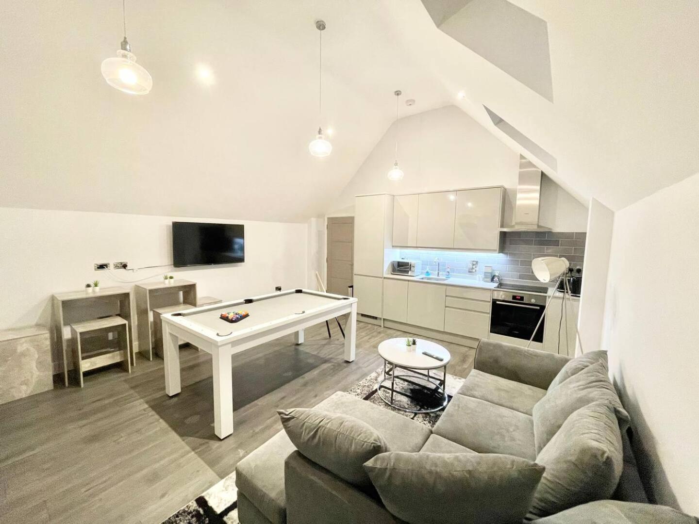 D & D Luxury Apartments Станмор Екстериор снимка