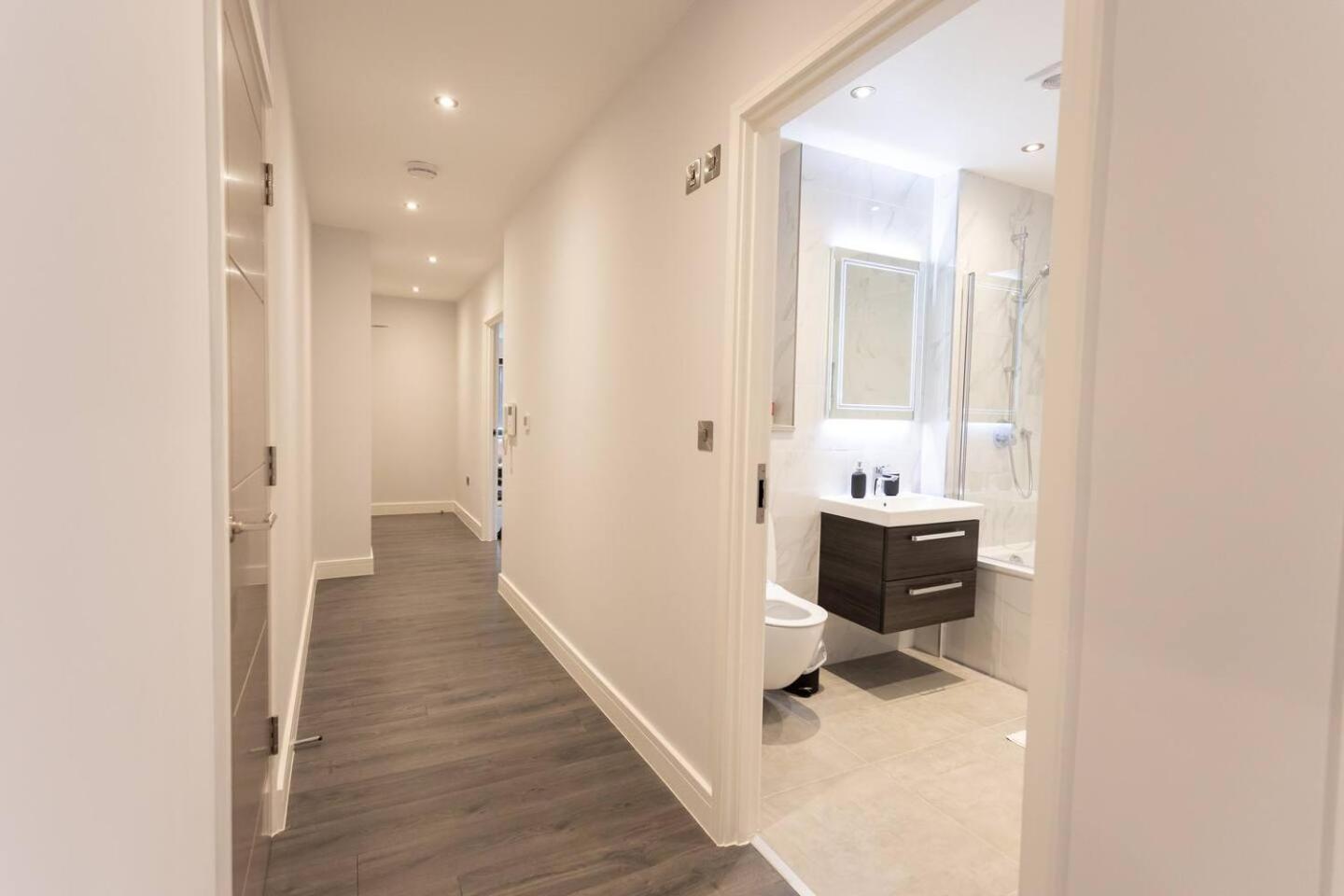 D & D Luxury Apartments Станмор Екстериор снимка