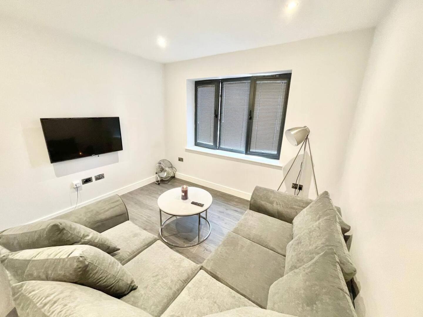 D & D Luxury Apartments Станмор Екстериор снимка