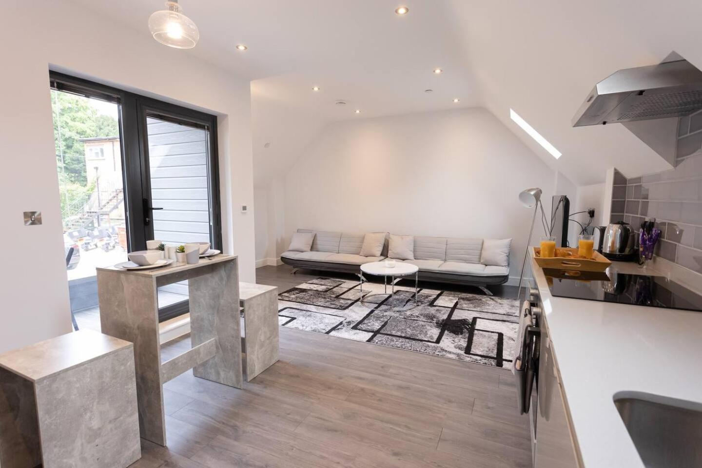 D & D Luxury Apartments Станмор Екстериор снимка