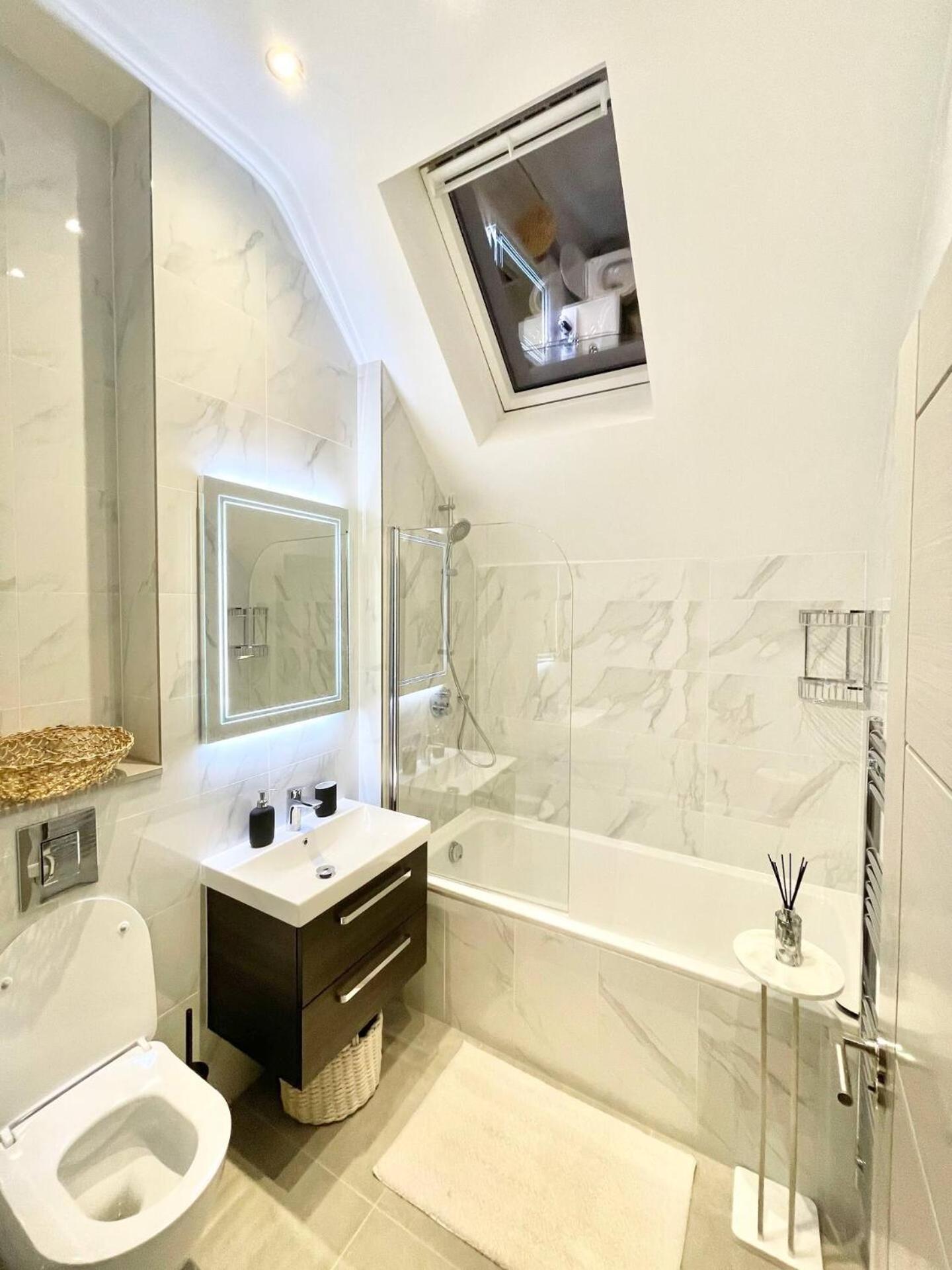 D & D Luxury Apartments Станмор Екстериор снимка