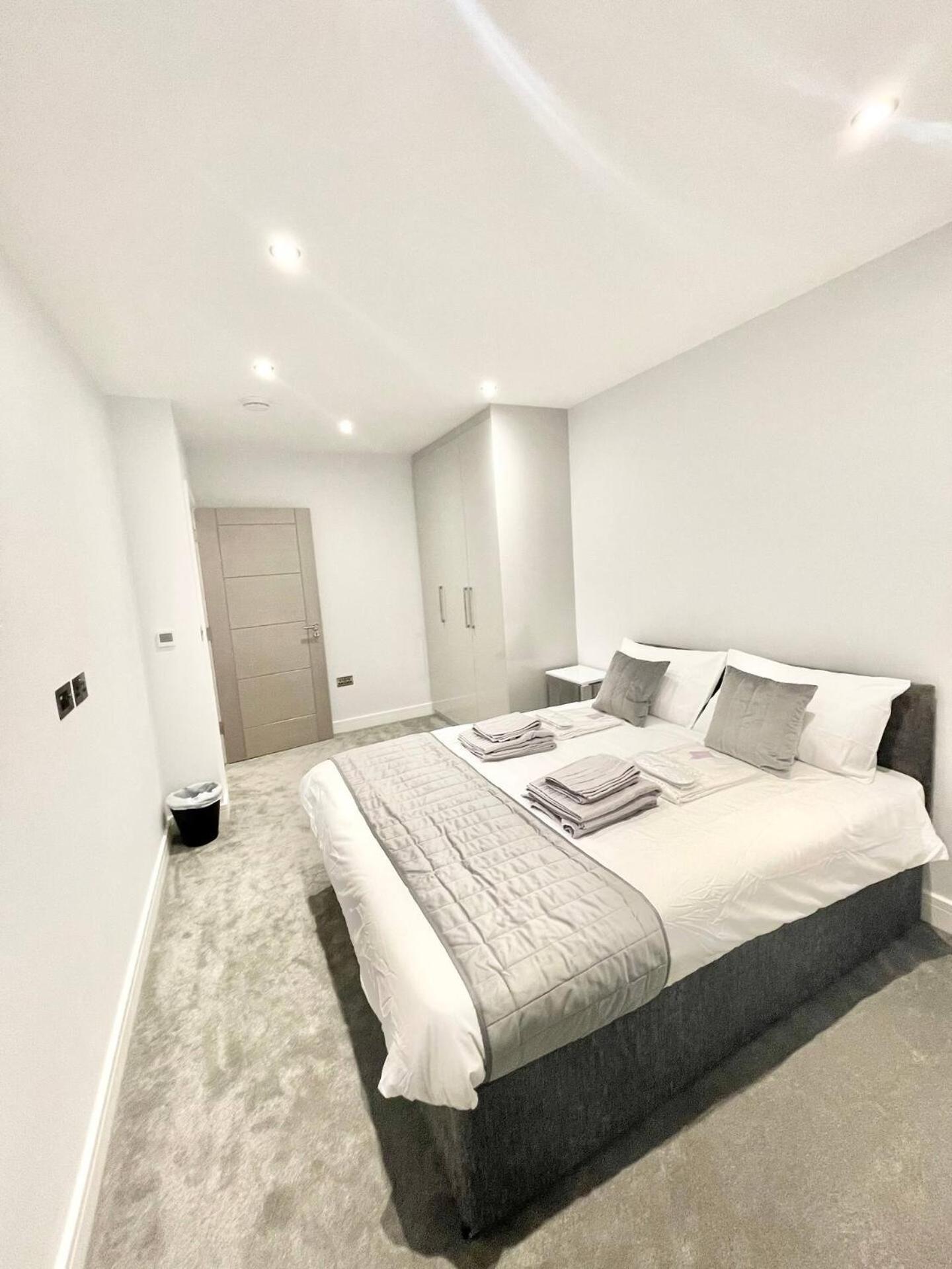 D & D Luxury Apartments Станмор Екстериор снимка