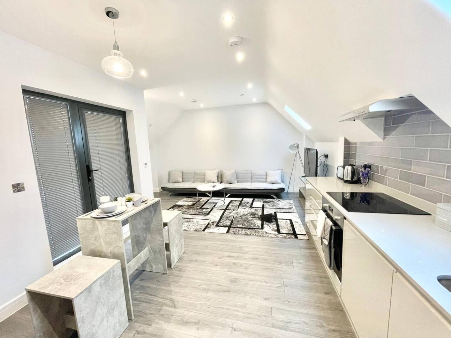 D & D Luxury Apartments Станмор Екстериор снимка